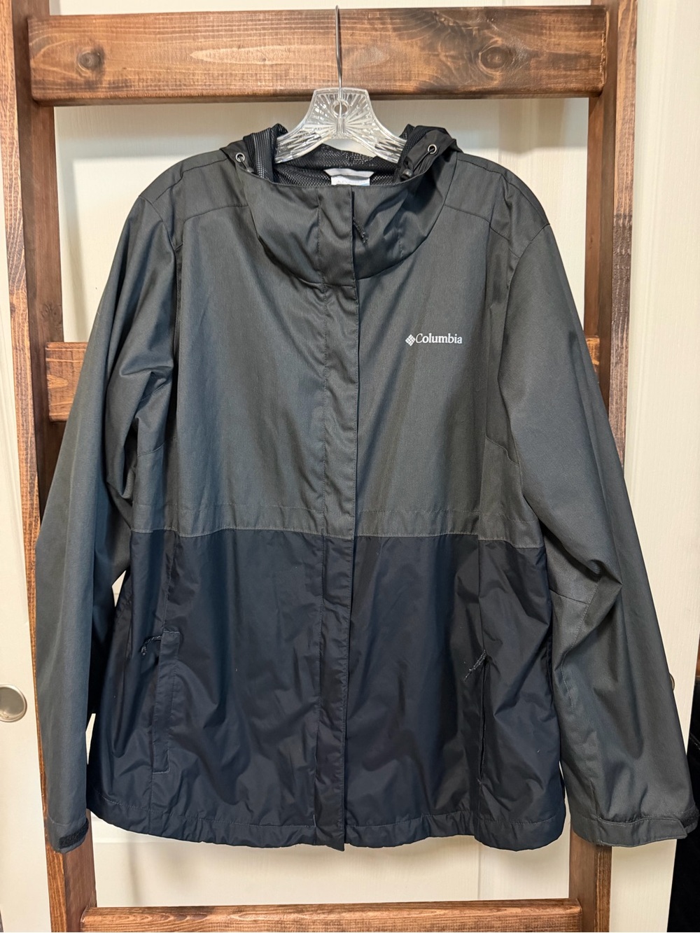 Columbia Two-Tone Black Hooded Rain Jacket - Picture 1 of 6
